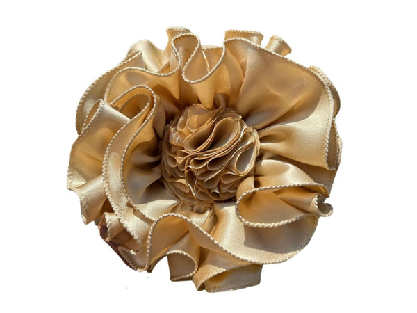 Brosa aurie creata din organza