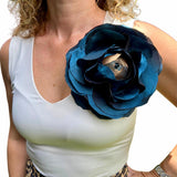 Brosa albastra din organza