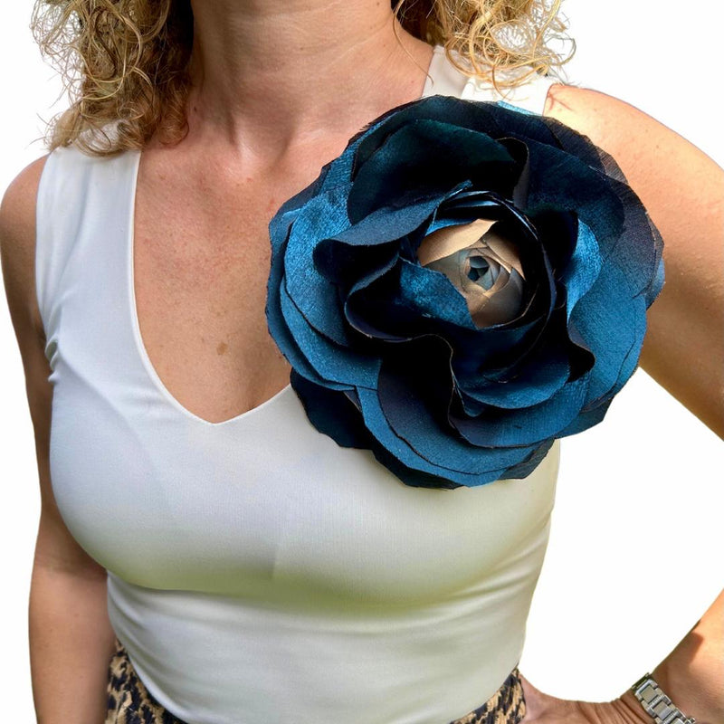 Brosa albastra din organza