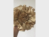 Brosa aurie creata din organza