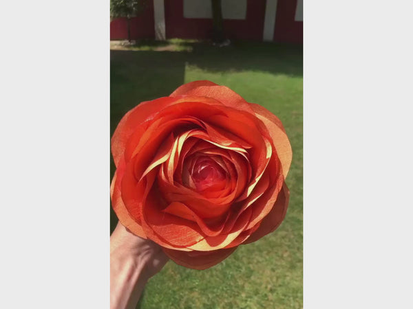 Brosa orange din organza