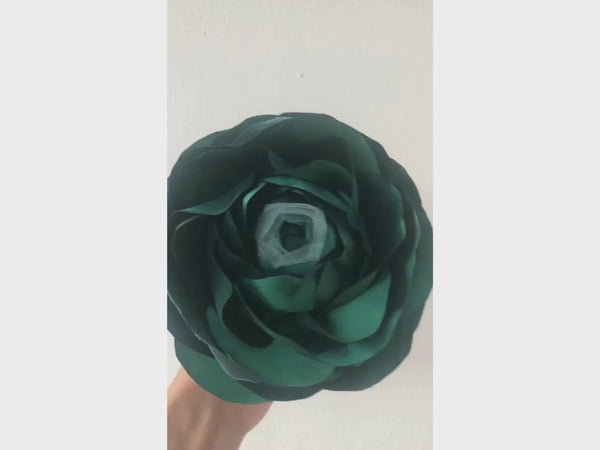 Brosa verde smarald din organza