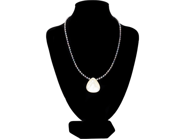 Natural pearl necklace